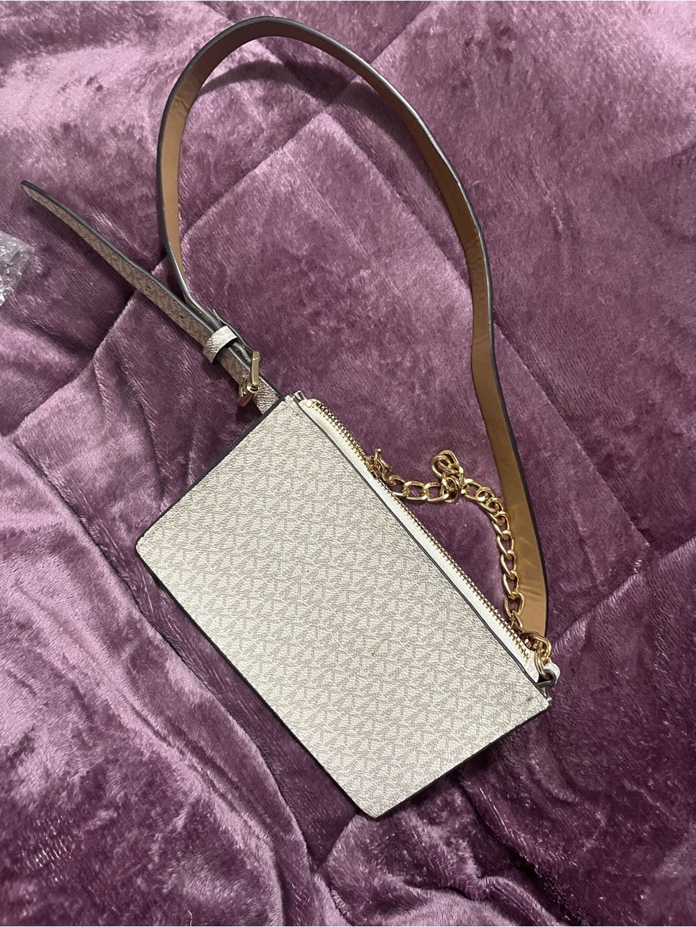 MICHAEL KORS Cream Logo-Print fanny pack with Gold Chain - Picture 1 of 7